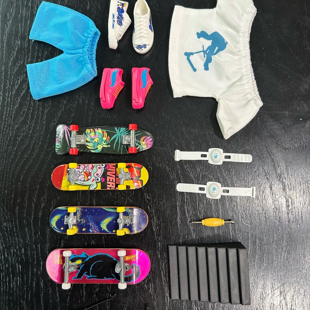 Mini Finger Skateboard Toy Set with Accessories- clothing shoes boards tools
